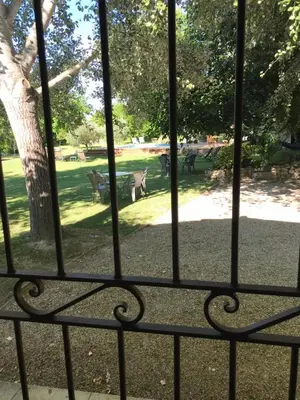 a view of deer in a park through a gate at L'atelier des Coudelières in Le Thor