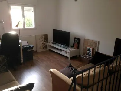 a living room with a couch and a television at Villa charmante à Eyragues avec piscine privée in Eyragues