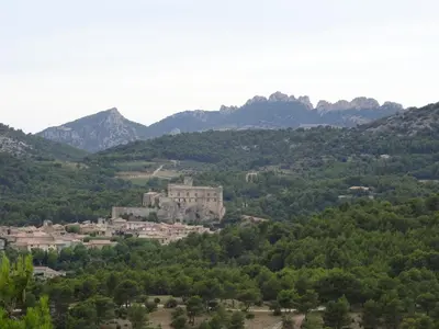 an old castle in the middle of a mountain at La maisonnette in Crillon-le-Brave