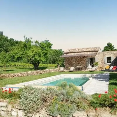 Villa spacieuse à Oppède avec piscine et vue imprenable