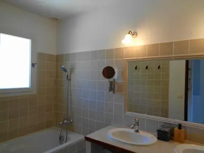 a bathroom with a sink and a tub and a mirror at Clos des Lavandes - Chambres et Suites de charme climatisées-Luberon in Lacoste