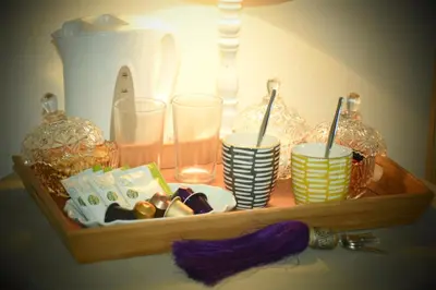 a wooden tray with drinks and glasses on a table at Les Jardins d'Eleusis in Murs