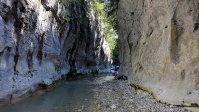 a narrow canyon with a river in the middle at Le Mas de la Tortue (Toit Terrasse) in Caromb