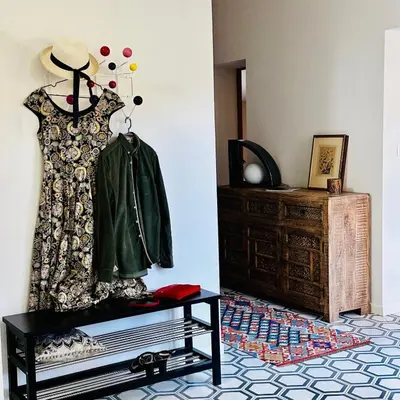 a dress and a hat on a rack in a room at Mas des Olives in Bédoin