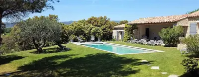 a yard with a swimming pool and a house at Les Terrasses - Gordes in Gordes