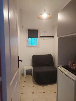 a small room with a chair and a window at Mas des Cigognes in Le Thor