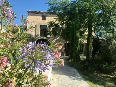 a garden with flowers in front of a building at Le Mas du Félibre in Caumont-sur-Durance