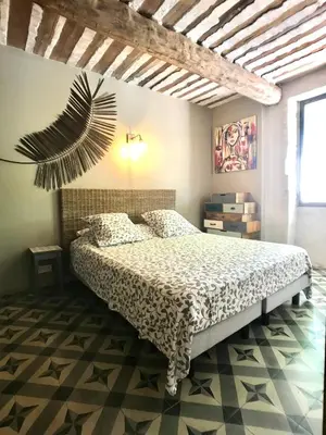 a bedroom with a bed in a room at Le Mas du Félibre in Caumont-sur-Durance