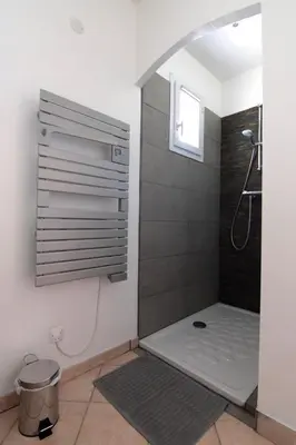 a bathroom with a shower with a glass door at Villa Louanne in Pertuis
