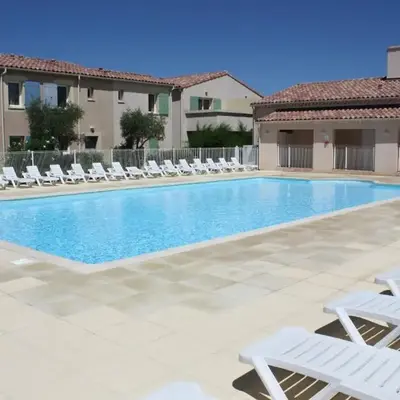 Charming rental with shared-pool in the Alpilles.