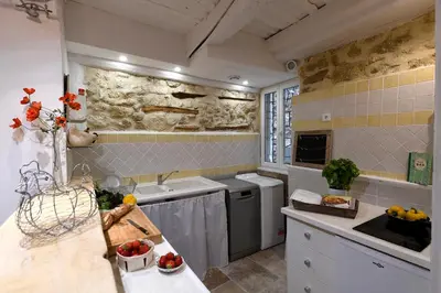 a kitchen with a sink and a counter top at Le petit trésor du Luberon in Ménerbes