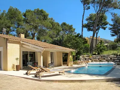 a house with a swimming pool and a resort at Holiday Home Luberon Vidauque by Interhome in Cavaillon