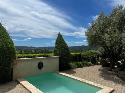 a swimming pool in the middle of a garden at Le Mazet d'Emilia avec jardin et piscine privés in Cucuron