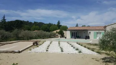 a house with a garden of rocks in front of a house at Villa Chapperon in Bédoin