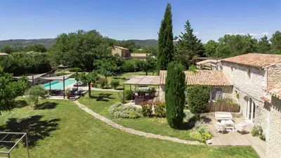 an aerial view of a villa with a garden and a swimming pool at Mas Oréa Sous la glycine in Gordes