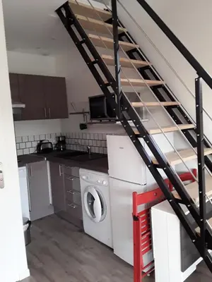 a laundry room with a ladder and a washer and dryer at Yofanto in Sénas