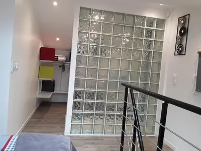 a glass wall in a room with a staircase at Yofanto in Sénas