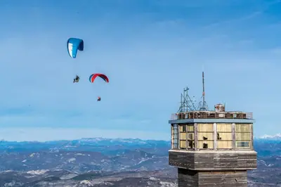 two kites flying in the sky above a lighthouse at Les Terrasses de Cascavelle in Blauvac