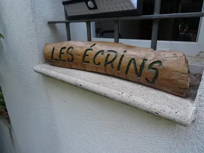 a sign on the side of a building with the words les events at Les Ecrins d'Aix-en-Provence in Aix-en-Provence
