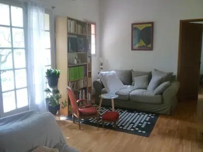 a living room with a couch and a book shelf at Le Paradis in Vaugines