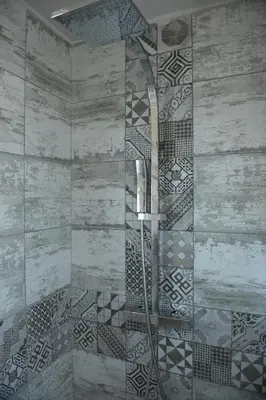 a shower in a bathroom with a tile wall at Chambre d'hôtes du Charme Provençal in Sénas