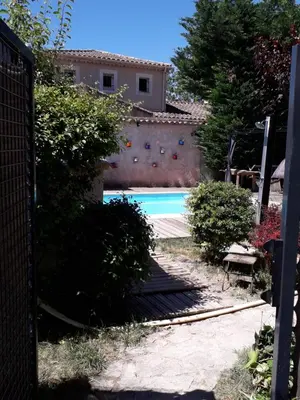 a swimming pool in the backyard of a house at Brig'Gîte in LʼIsle-sur-la-Sorgue