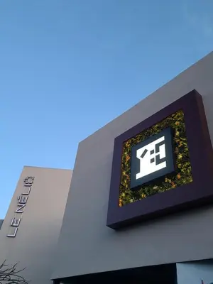 a sign on the side of a building at Le Néliö in Aix-en-Provence