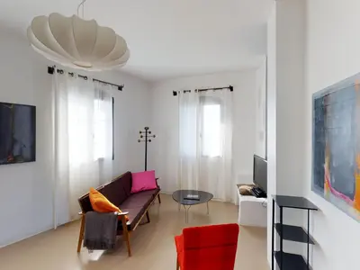 a living room with a couch and a table at Metafort in Méthamis