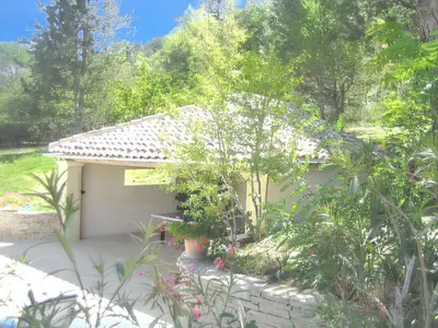 a small building with plants in a garden at Villa élégante à Céreste avec piscine privée et jacuzzi in Céreste