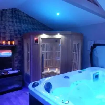Suite luxe avec sauna et jacuzzi privée