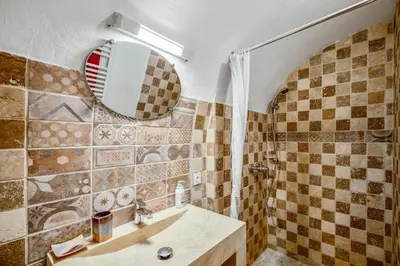 a bathroom with a sink and a mirror at Charmante Maison à Bonnieux avec Terrasse et Vue sur le Jardin in Bonnieux