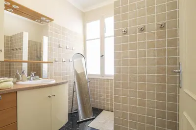 a bathroom with a sink and a shower with a mirror at Villa Enzo in Orgon
