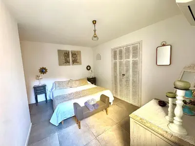 a bedroom with a bed and a dresser in it at Petit Rêve in LʼIsle-sur-la-Sorgue