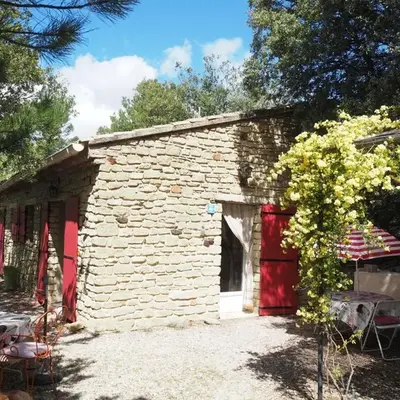 Chalet by Mont Ventoux with Stunning Views