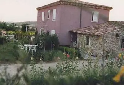 a house with a garden in front of it at La Bastide des Raisins in Apt