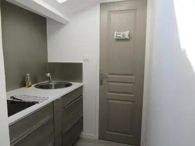 a bathroom with a sink and a door at Résidence de gîtes La Sidoine du Mont-Ventoux in Crillon-le-Brave