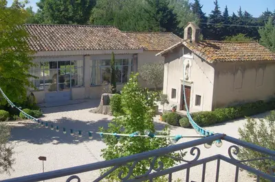 a small house with a church in a yard at Domaine de Blanche Fleur in Châteauneuf-de-Gadagne