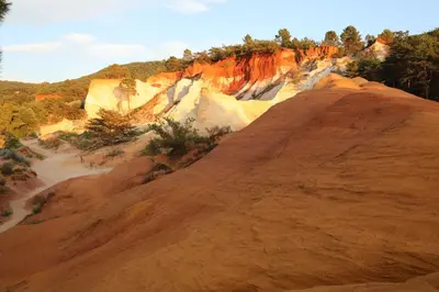 a view of ayers rock in the desert at Camping le Colorado in Rustrel