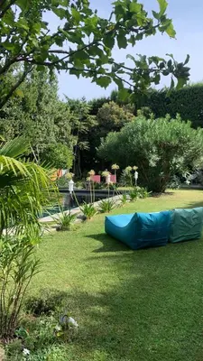 a backyard with a blue inflatable at La demeure in Eyguières