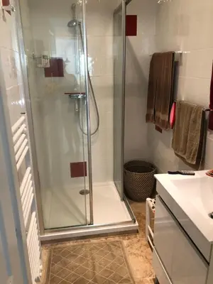 a bathroom with a shower and a sink at Le Provençal Duplex piscine jardin le Luberon in Puyvert