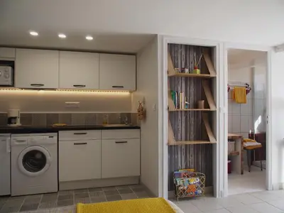 a kitchen with a washing machine and a washer at Une Heure Bleue in Manosque