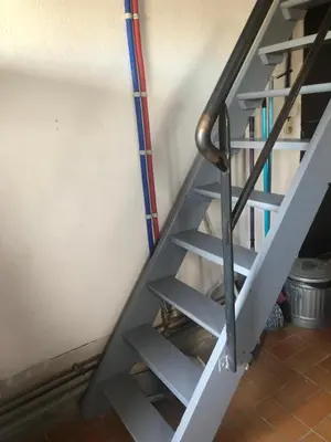a set of stairs in a room at Centre d'énergies in Monteux