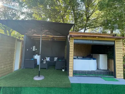 a small shed with an umbrella in a yard at DEPENDANCE PRIVEE - HALTE ROUTE in Le Thor