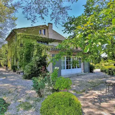 4 Bedroom Stunning Home In Lagnes