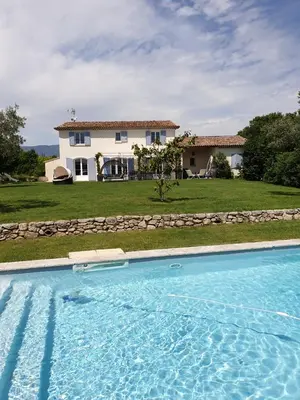 a swimming pool in a yard with a tree at Villa vue imprenable sur château in Ansouis