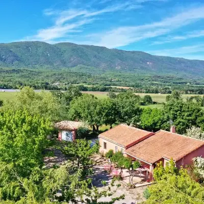 Villa piscine face au grand luberon Cereste