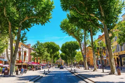 a street in a town with trees and buildings at Studio Bon pasteur hyper centre Aix in Aix-en-Provence