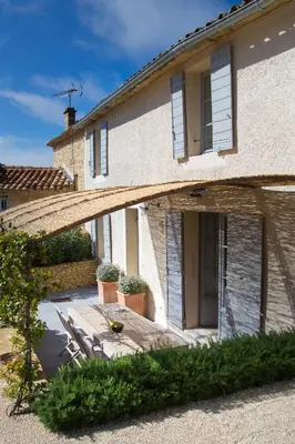a house with a wooden bridge over a patio at Villa Vagabonde in Gordes