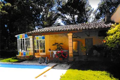 a small house with a pool in front of it at Appartement lumineux à Lançon-Provence, piscine partagée in Lançon-Provence