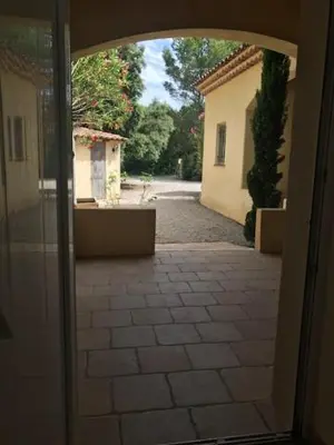 an entrance to a building with an open doorway at Duplex pour 2 à 4 personnes avec piscine au coeur des vignes in Pélissanne